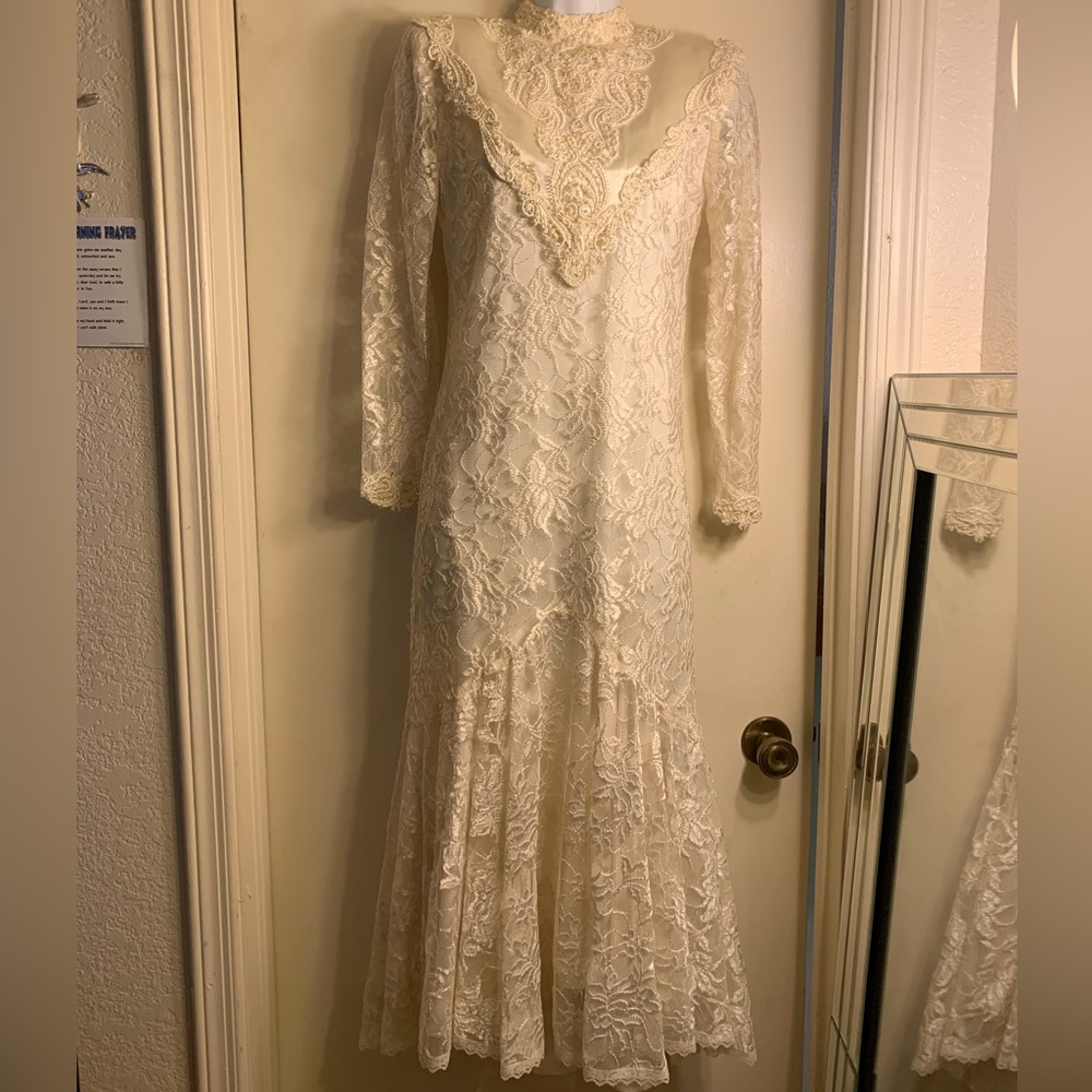 Vintage Lace Wedding Dress